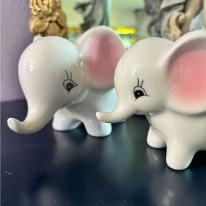 🥰PLANT POTS TWO MAMA AND BABY ELEPHANTS apx—-4” opening🥰